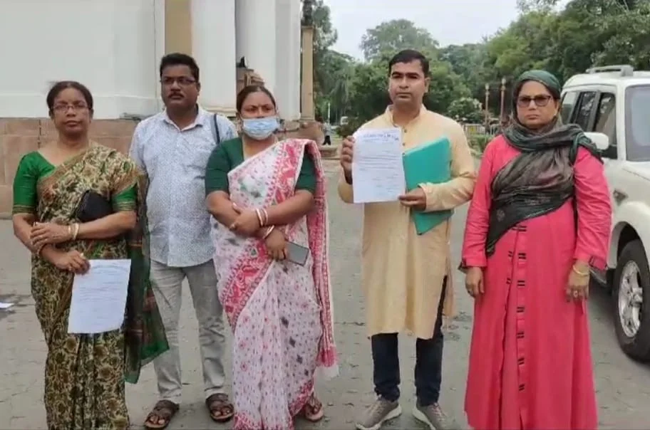 টাকি পুরসভার ভাইস চেয়ারম্যানের বিরুদ্ধে বিদ্রোহী  পাঁচ তৃণমূল কাউন্সিলরের ইস্তফার হুমকি