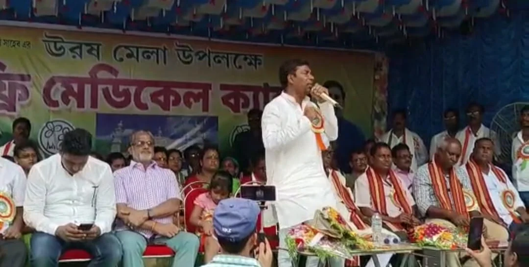 ঘুটিয়ারিশরিফে গাজী বাবার মাজারে পুজো দিলেন বিধায়ক পরেশ রাম দাস