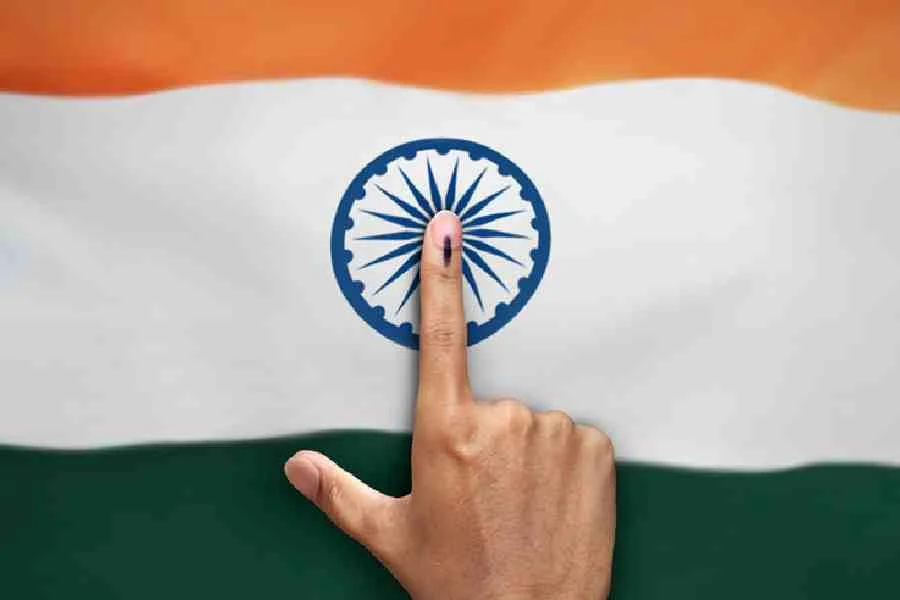 রাজ্যে বিক্ষিপ্ত অশান্তির মধ্য দিয়ে চলছে ষষ্ঠ দফার ভোট