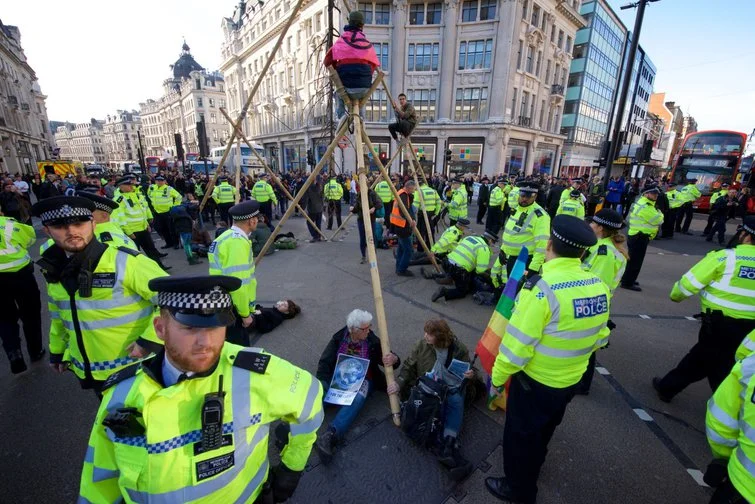 লন্ডন পুলিশে ‘বিদ্রোহ’ আশঙ্কা সংঘাতের !