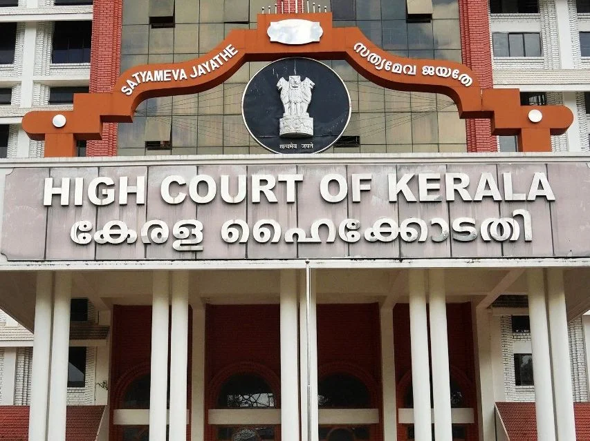 প্রেমিকা বাবা-মায়ের সঙ্গে ফিরতে চান, আদালতেই আত্মহত্যার চেষ্টা প্রেমিকের