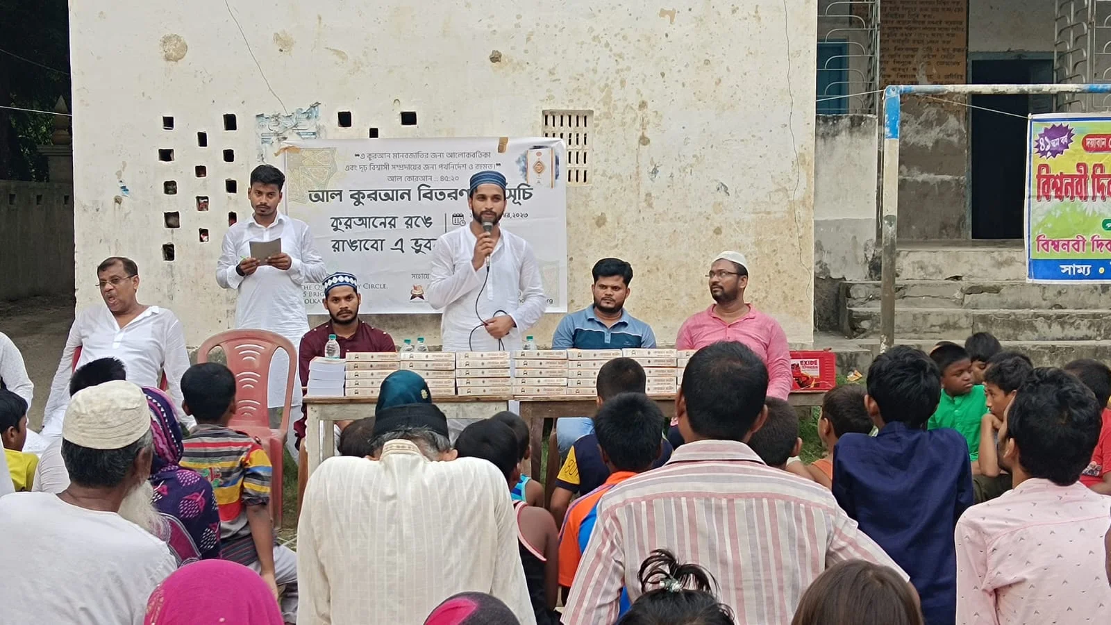 আমতায় কুরআন বিতরণ কর্মসূচী