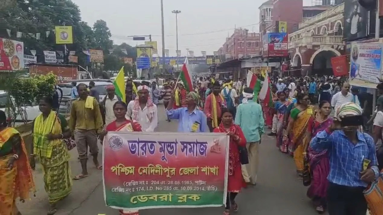 আদিবাসীদের  মিছিলে যানজটে নাকাল অফিসযাত্রীরা, শহরজুড়ে ভোগান্তি   