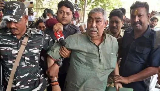 অনুব্রতর গরু পাচার মামলা গেল দিল্লিতে, আইনী অস্বস্তিতে বীরভূমের দাপুটে তৃণমূল নেতা