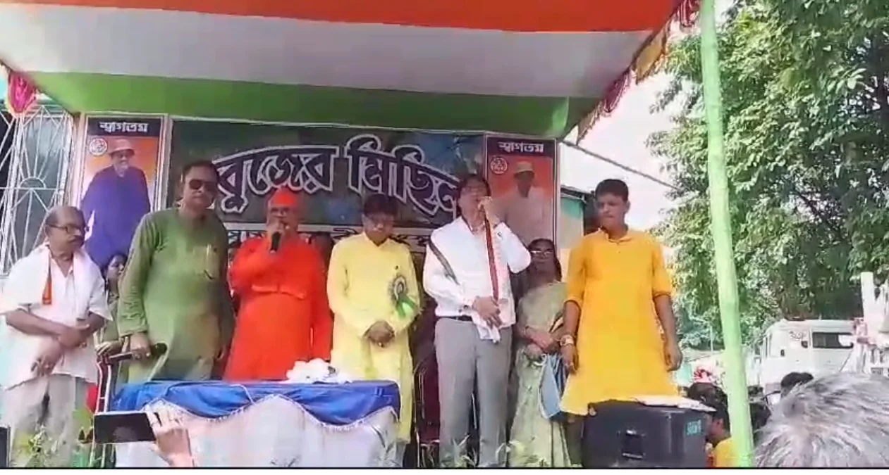গাছ বসানোর অঙ্গীকার,  বেলুড়ে "সবুজের মিছিলে"র উদ্যোগে বৃক্ষরোপণ মন্ত্রী অরূপ রায়ের