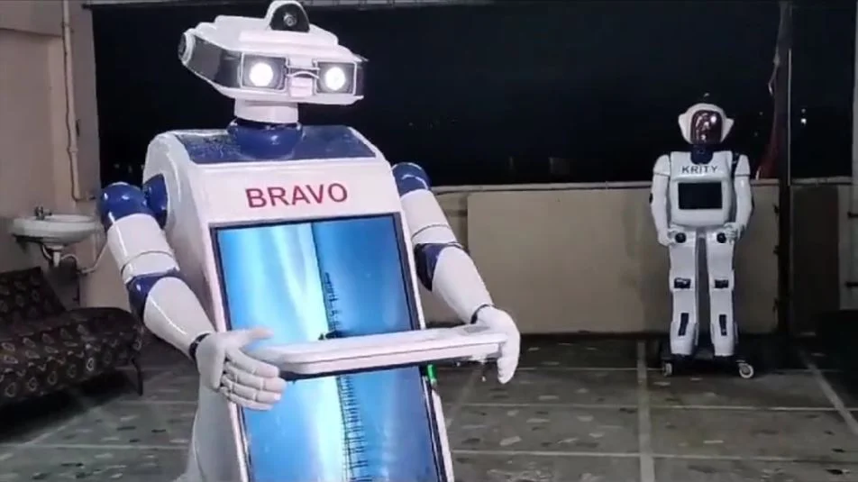 প্রতিবন্ধী শিশুদের শিক্ষাদানে রোবট বানালেন ষাটঊর্ধ্ব অতনু