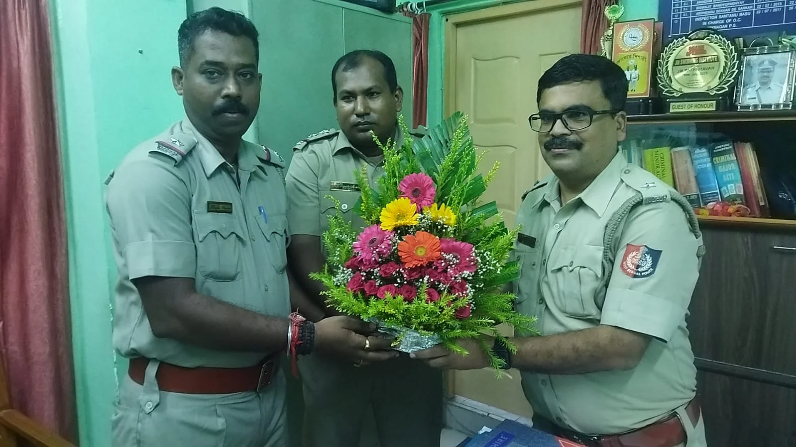 পুলিশ দিবসে সম্মান জ্ঞাপন