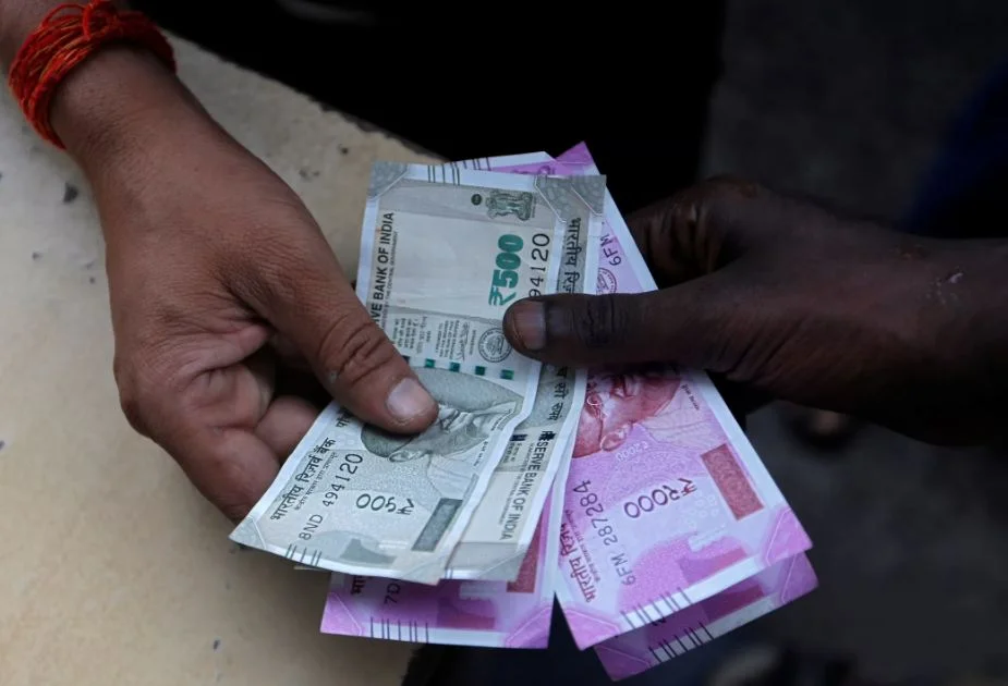 দেশের মুদ্রাবাজারে বড়সড় ধস, ভারতীয় টাকার মূল্যে নজিরবিহীন পতন