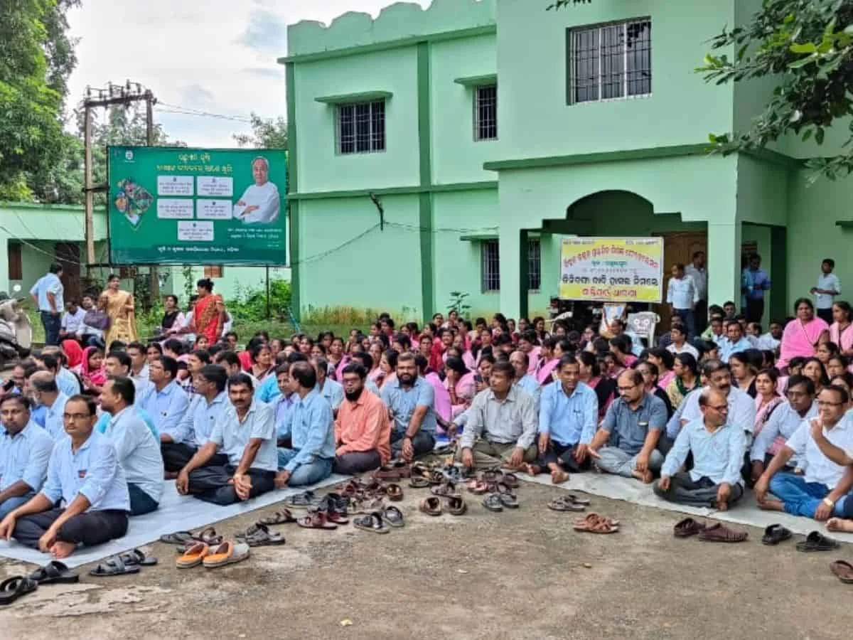 শিকেয় পঠনপাঠন! ওড়িশায় গণছুটিতে ১ কোটি ৩০ লক্ষ শিক্ষক, বন্ধ ৫৪ হাজার স্কুল