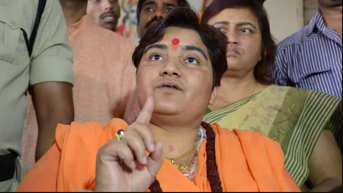 গডসেকে ফের দেশভক্ত বললেন স্বাধ্বী প্রজ্ঞা