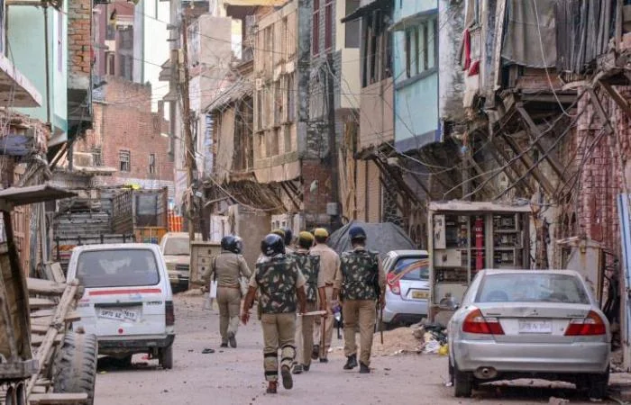 মহারাষ্ট্রে সাতারায় সাম্প্রদায়িক সংঘর্ষ, মৃত ১, ধর্মীয় স্থানে হামলা, ১৪৪ ধারা, বন্ধ ইন্টারনেট