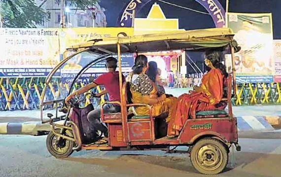 টোটো চালকদের দৌরাত্মে বিরক্ত বাসিন্দারা, মাত্রারিক্ত ভাড়ায় নাভিশ্বাস