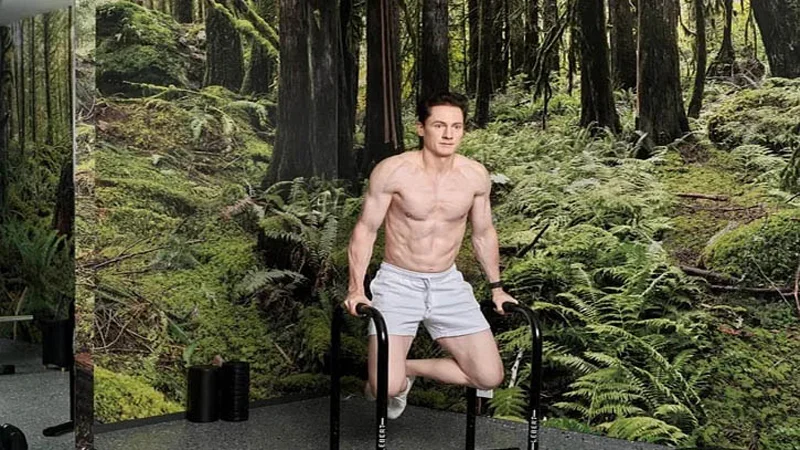 ৪৬ বছরে ১৮'র তারুণ্য পেতে, আধঘণ্টায় ২০ হাজার সিট আপ, প্রতিদিন ১১১টি ওষুধ খান মার্কিন ধনকুবের ব্রায়ান জনসন