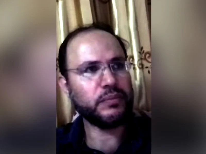 'আমরা কি গণ আত্মহত্যা করব', গাজার অন্ধকারে বসে মর্মস্পর্শী বার্তা ফিলিস্থিনি অধ্যাপকের