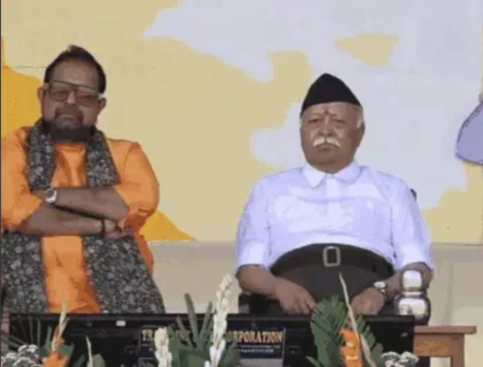 কিছু লোক ভারতে শান্তি চায় না, ধর্মান্ধতা করে উন্মাদনা ছড়ায়, দশমীর দিন নাগপুরে আরএসএস-এর অস্ত্র পূজার দিনে বললেন ভাগবত    