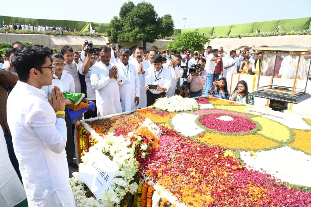 কেন্দ্রীয় বঞ্চনার প্রতিবাদে দিল্লিতে ধরনায় তৃণমূল, রয়েছেন অভিষেক- ববি হাকিম সহ একাধিক নেতৃত্ব