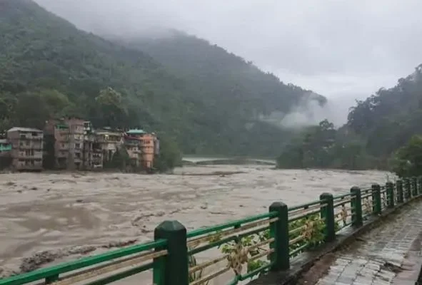 হড়পা বানে বিধ্বস্ত সিকিম, ভেসে গেল সেনার গাড়ি, নিখোঁজ ২৩ জওয়ান  
