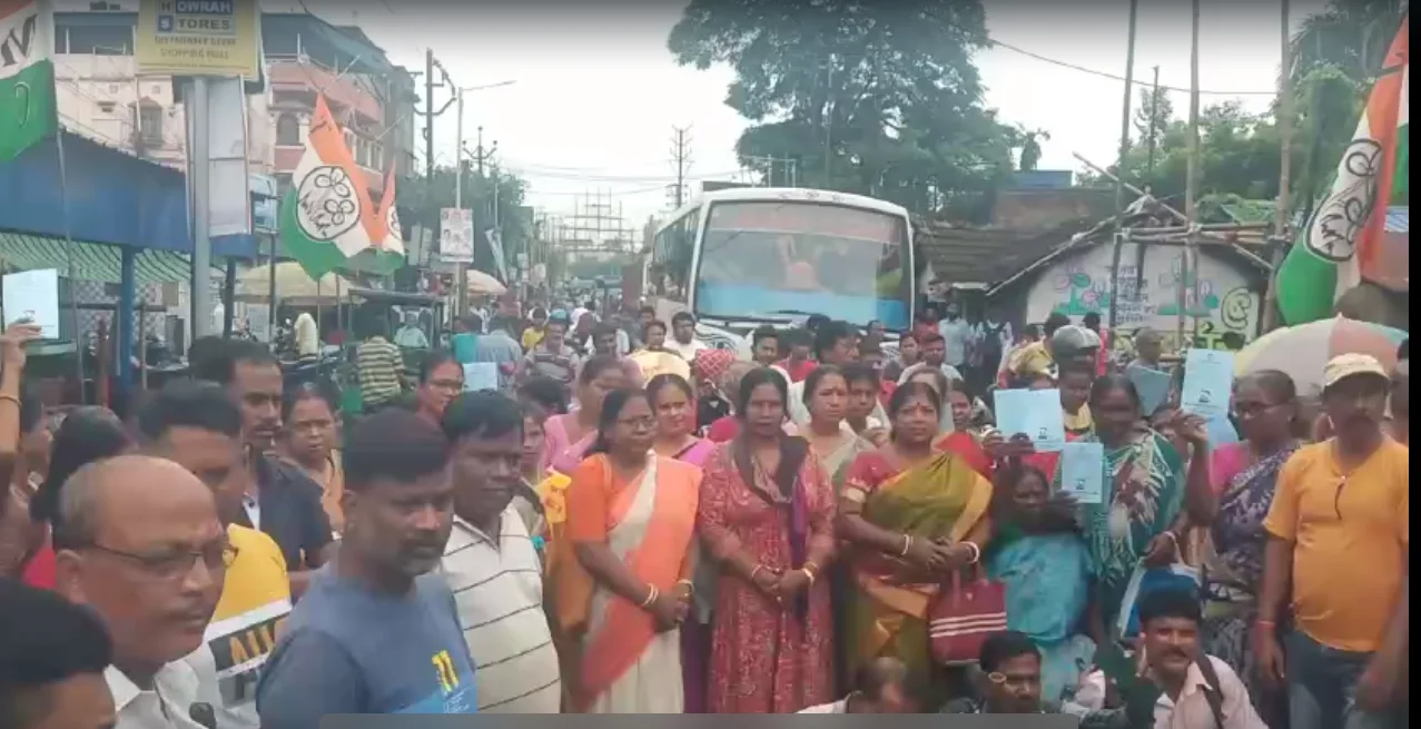 দিল্লিতে অভিষেকের ধরনা মঞ্চে পুলিশি বাধা দেওয়ার জের, হাওড়ায় বিভিন্ন জায়গায় অবরোধ তৃণমূলের