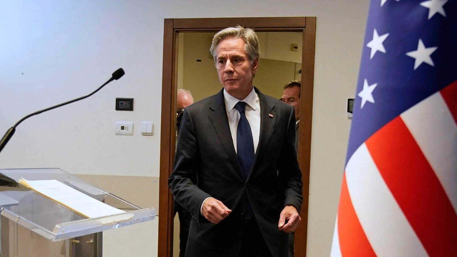 ইসরাইলকে সহায়তা করায় সরকারের বিরুদ্ধে ক্ষোভে পদত্যাগ করলেন আমেরিকার কর্মকর্তার