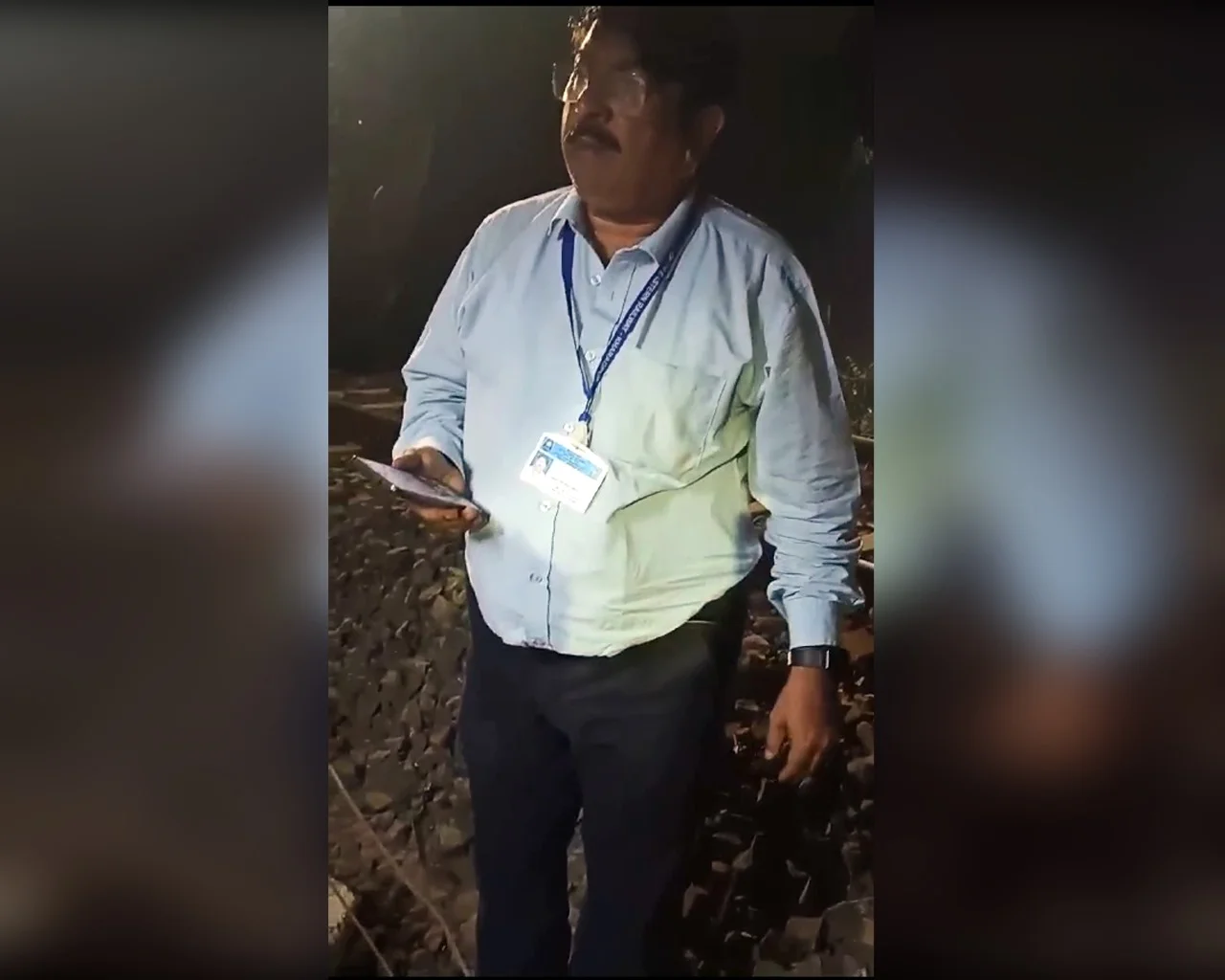 রেল গেট খুলে রেখে ঘুমিয়ে পড়লেন গেটম্যান, ট্রেন চালকের তৎপরতায় রক্ষা