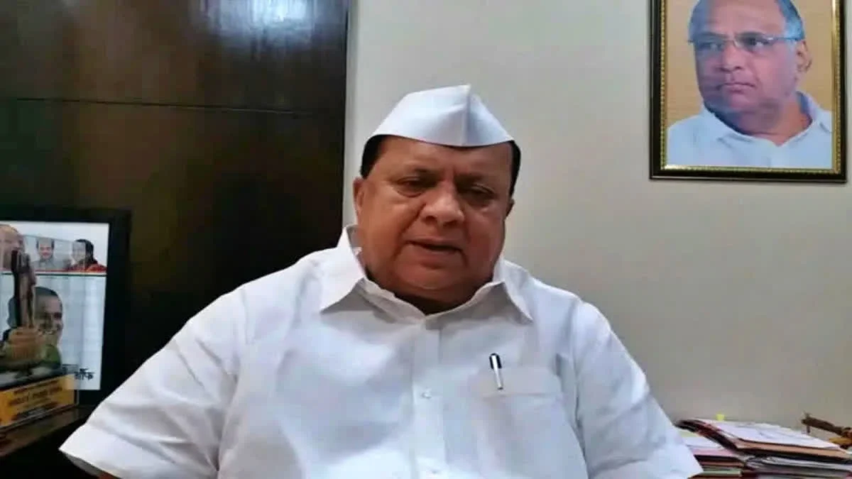 মারাঠা সংরক্ষণ ইস্যুতে উত্তপ্ত মহারাষ্ট্র, পোড়ানো হল মন্ত্রী হাসান মুশরিফের কনভয়