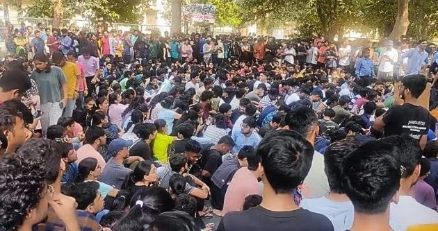 আইআইটির ছাত্রীকে নগ্ন করে শ্লীলতাহানি ৩ যুবকের, উত্তাল বেনারস হিন্দু বিশ্ববিদ্যালয়   