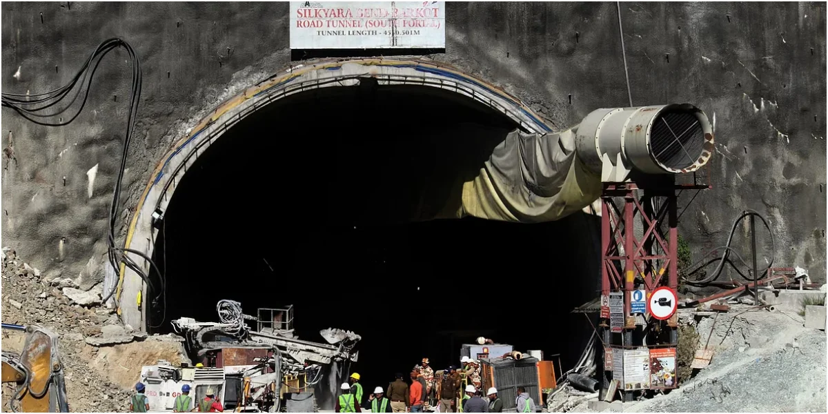 উত্তরকাশী: সুড়ঙ্গে কেন্দ্রীয় মন্ত্রী, আধিকারিকরাও .......  পাইপ দিয়েই পাঠানো হল ট্রলি
