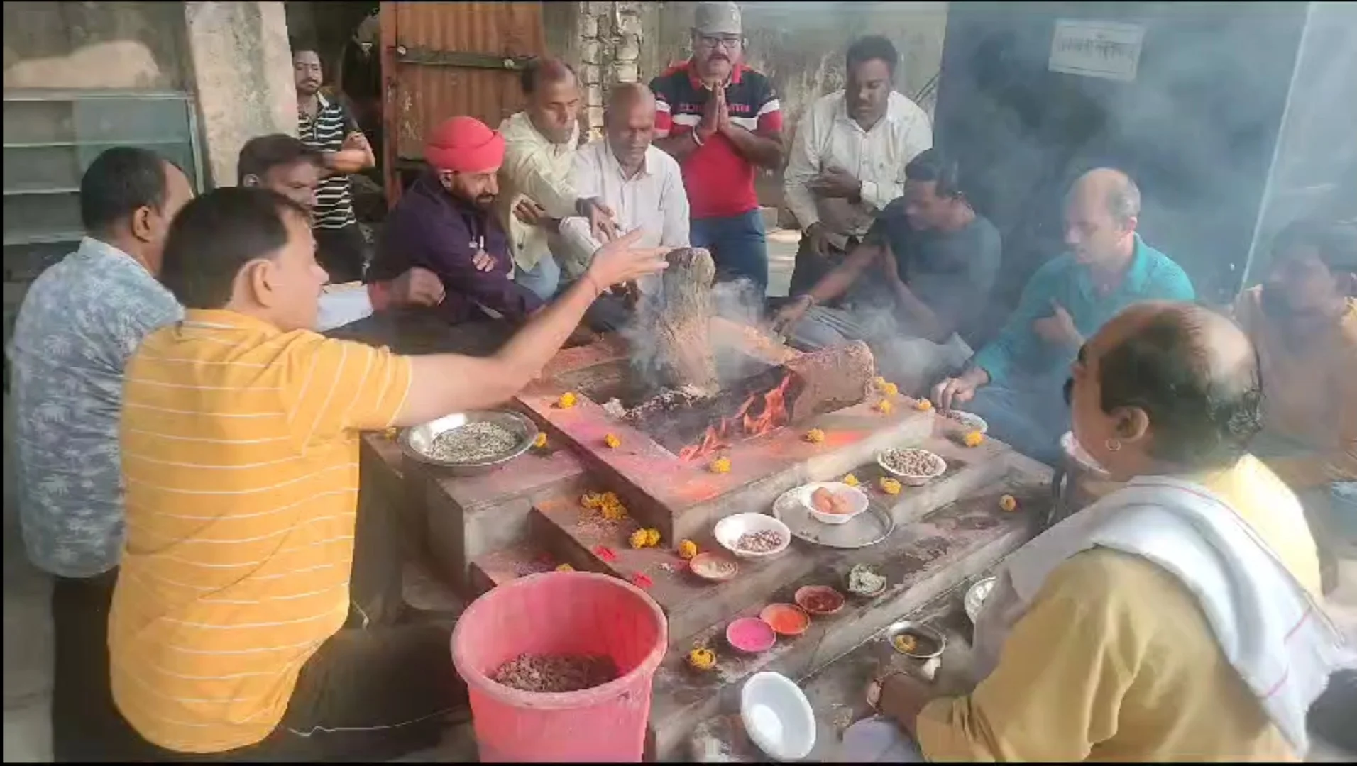 উত্তরাখন্ডে টানেল ধ্বসে আটক থাকা শ্রমিকদের সুস্থভাবে উদ্ধারের কামনায় হাওড়ায় যজ্ঞ