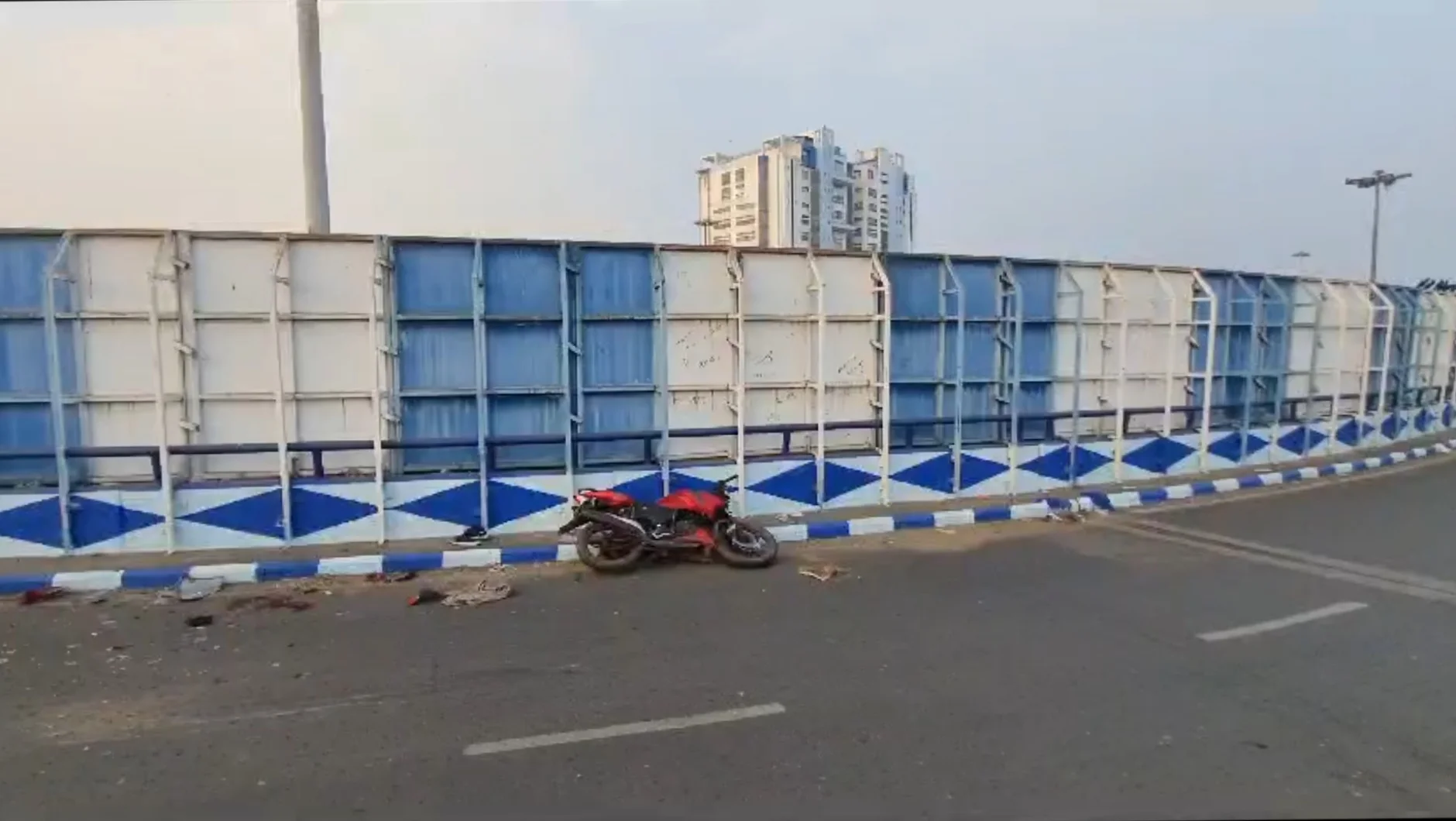 নবান্নের সামনে দুর্ঘটনায় জখম বাইক আরোহী