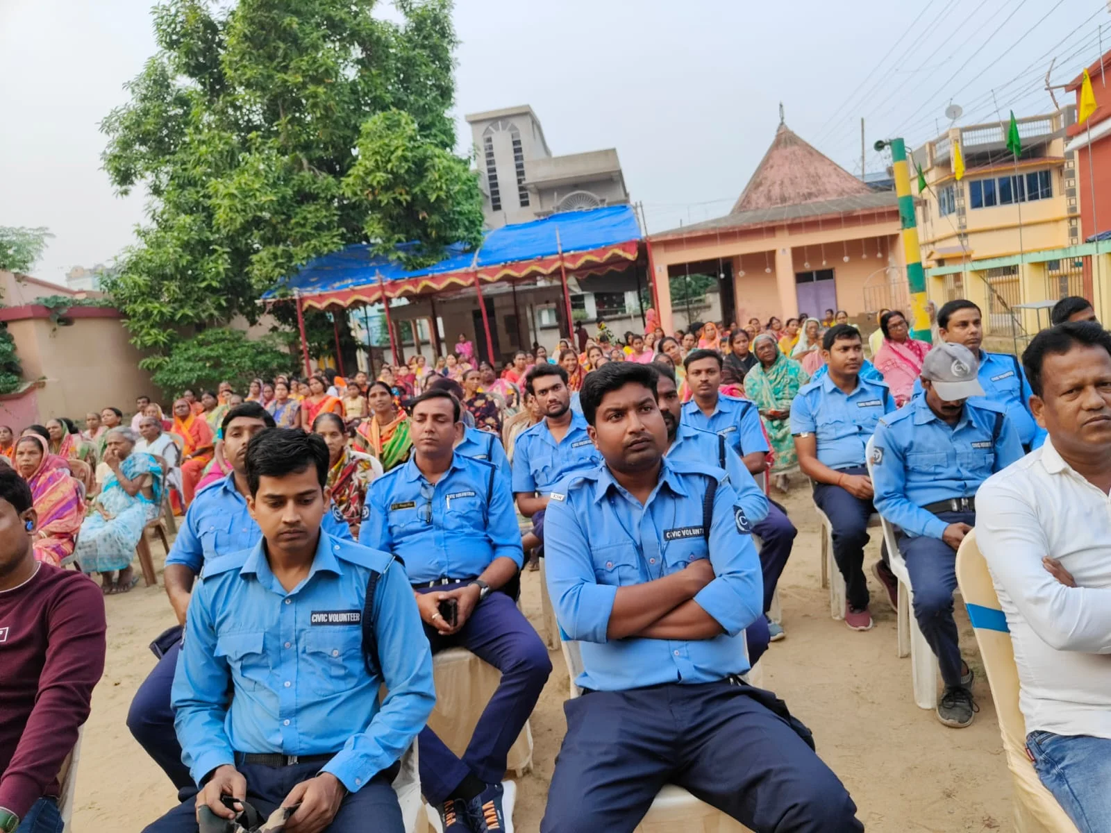 সিভিক পুলিশকে দুর্ঘটনা জনিত বীমা, ৩০০ জন দুঃস্থ মহিলাকে শাড়ি বিতরণ