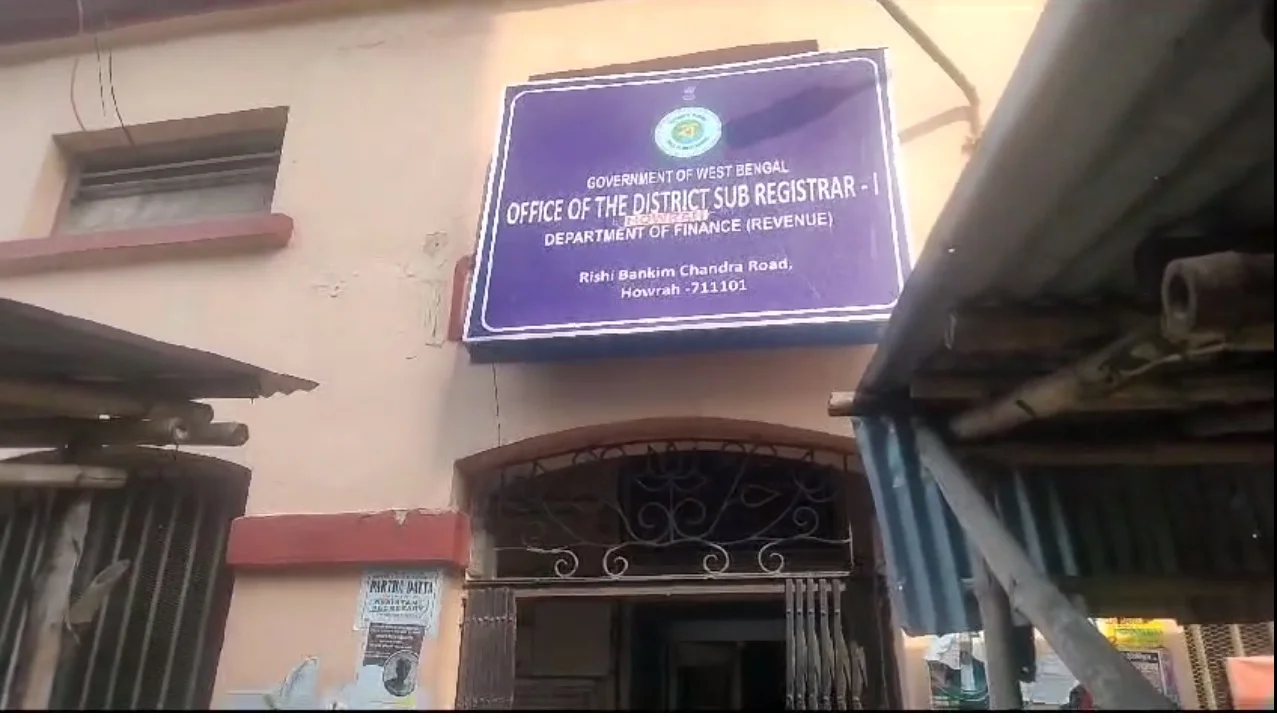 হাওড়া কোর্ট চত্বরে অগ্নিকাণ্ডের ঘটনায় ক্ষতিগ্রস্তদের পাশে দাঁড়ানোর আশ্বাস রাজ্যের মন্ত্রীর