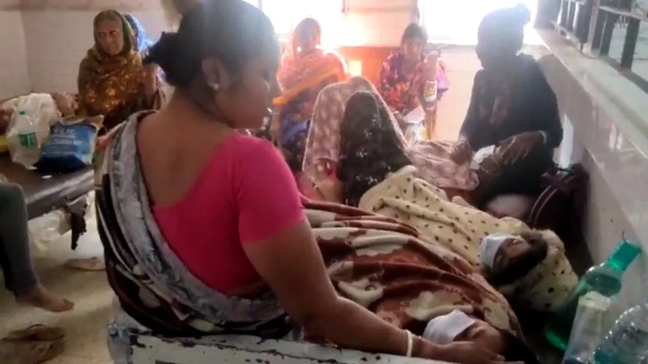নদিয়ায় ফুচকা খেয়ে বিষক্রিয়া,মৃত্যু মহিলার,৫০ জন হাসপাতালে ভর্তি