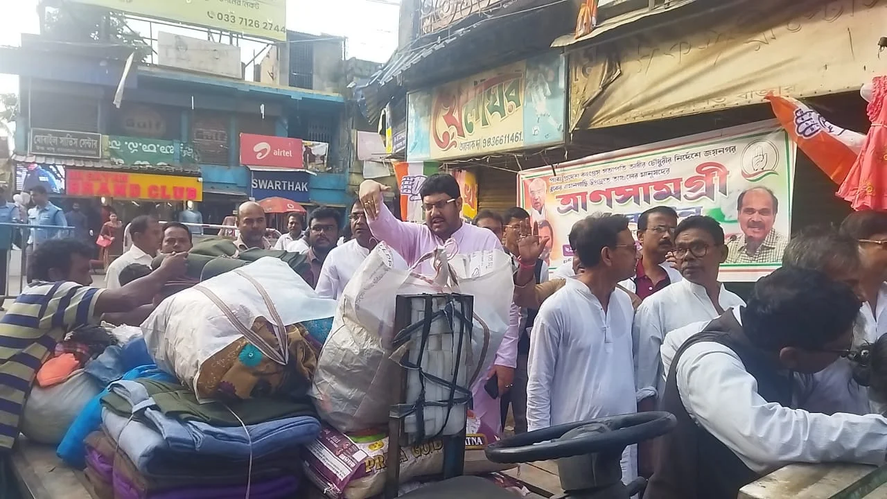 জয়নগরে ক্ষতিগ্রস্থদের পাশে বাম-কংগ্রেস, কোর্টের নির্দেশের পর ত্রাণ পৌঁছালো গ্রামে