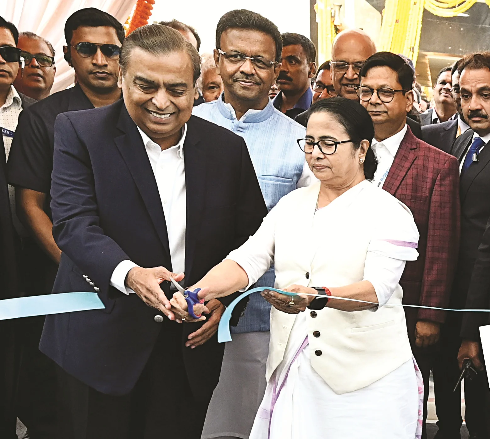 তিন বছরে ২০ হাজার কোটি টাকা প্রতিশ্রুতি আম্বানির