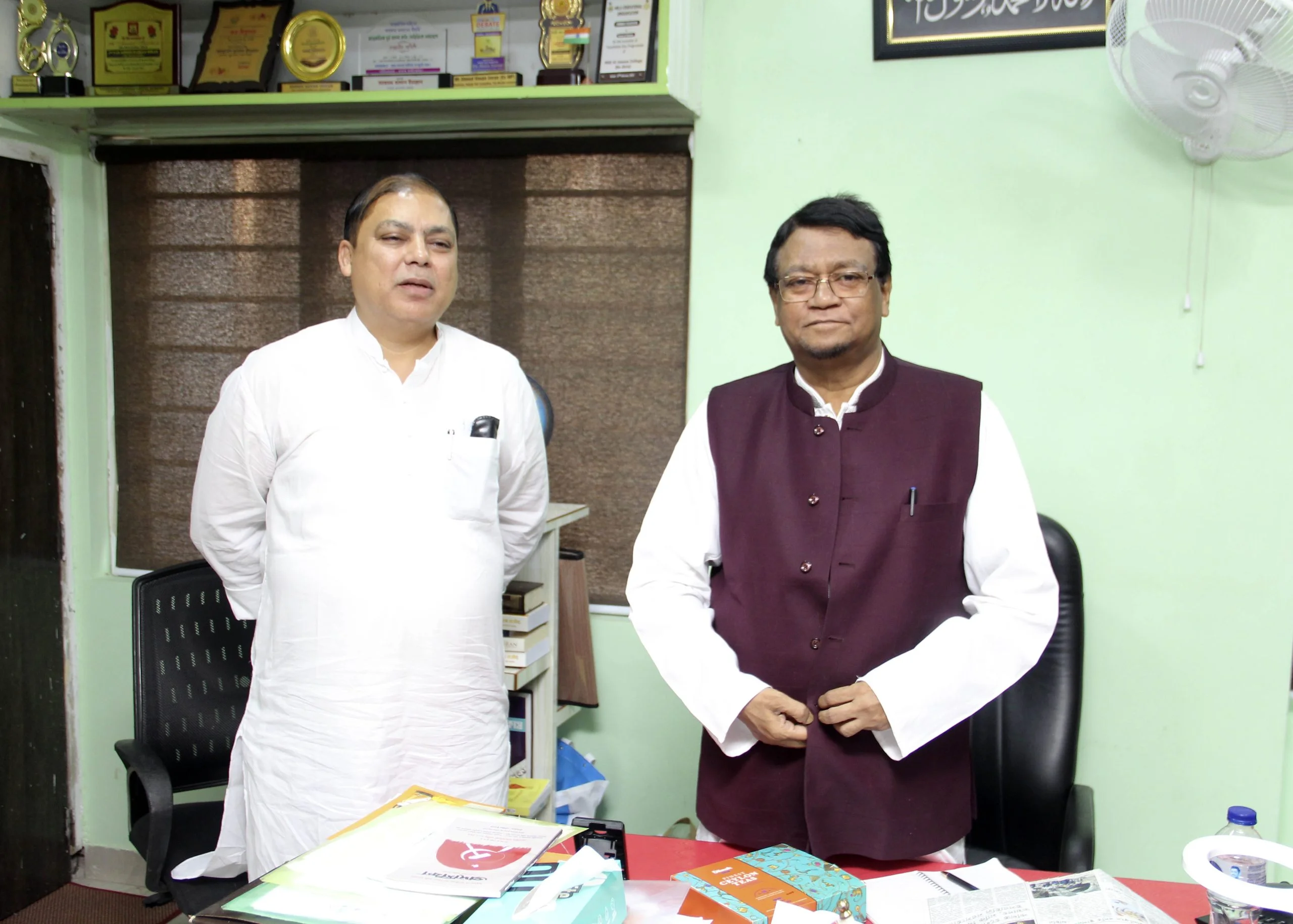 পুবের কলম-এর কার্যালয়ে উর্দু দৈনিক আখবার-ই-মশরিক-এর সম্পাদক জনাব নাদিমূল হক