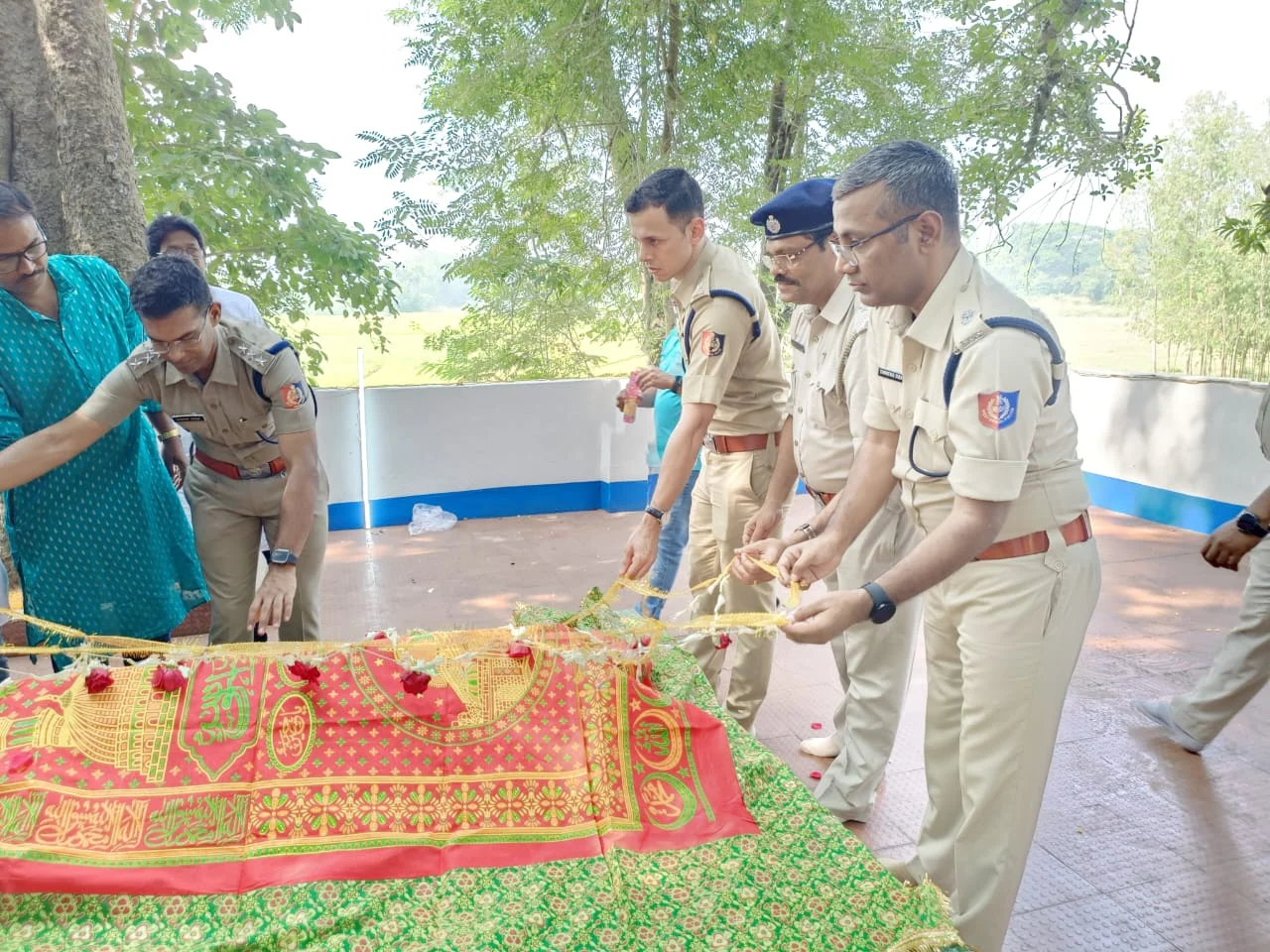 পীরের মাজারে চাদর চাপিয়ে মঙ্গলকোটে কালীপুজোর সূচনা