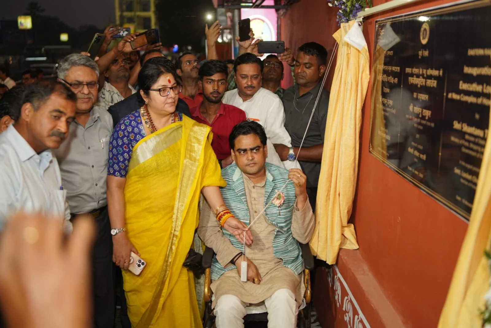 হাওড়া স্টেশনে রেল কোচ রেস্তোরাঁ এবং বিলাসবহুল এক্সিকিউটিভ লাউঞ্জের উদ্বোধন