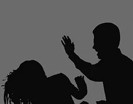 যমজ কন্যাসন্তানের জন্ম দেওয়ায় বিতাড়িত, অধিকারের দাবিতে তালা ভেঙে শ্বশুরবাড়ি ঢুকলেন গৃহবধূ