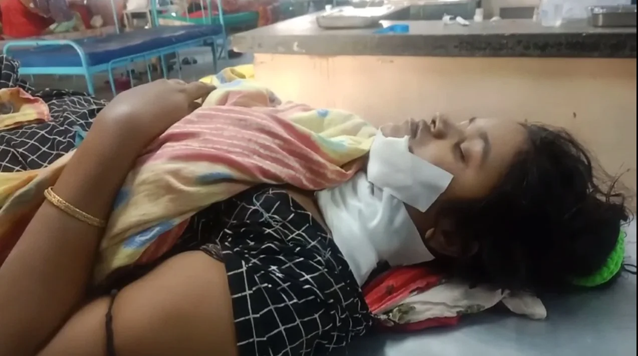 স্ত্রীর গলায় ছুরির কোপ,  থানায় আত্মসমপর্ণ স্বামীর