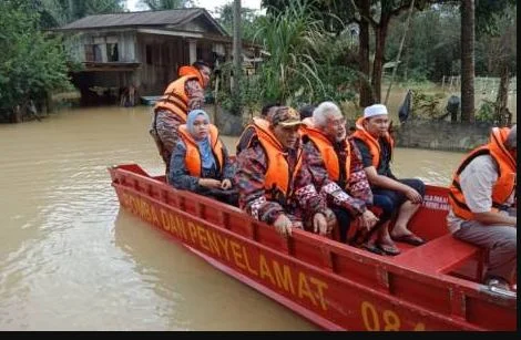 মালয়শিয়ায় ভয়াবহ বন্যা, বাস্তুচ্যুত ২৮ হাজারের বেশি মানুষ