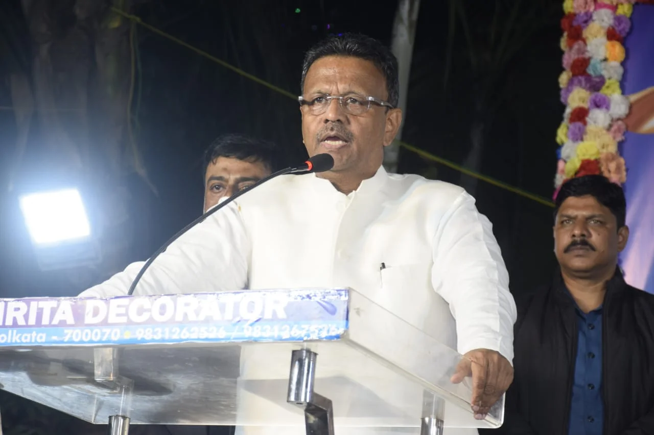 অযোধ্যায় বুলডোজার আছে আর এখানে গণতন্ত্র, বিরোধীদের খোঁচায় মন্তব্য ফিরহাদের