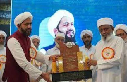 ইমাম গাজ্জালি পুরষ্কার পেলেন কেরলের বিখ্যাত আলেম আবদুল হাকিম আজহারী