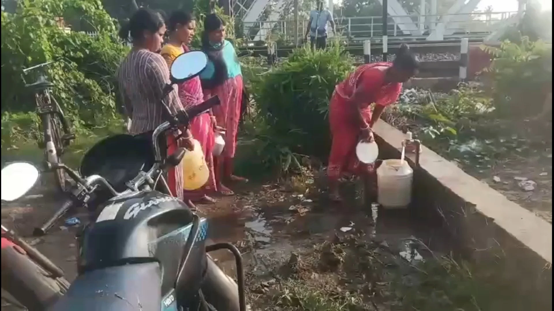 তীব্র জলকষ্টে ভুগছেন গড়ফা খালপাড়ের বাসিন্দারা