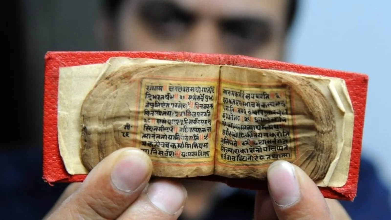 লোকসভার আগে হিন্দুত্বে নয়া শান ! গুজরাতে ষষ্ঠ থেকে অষ্টম শ্রেণী পর্যন্ত পড়ান হবে ‘ভগবদ গীতা’