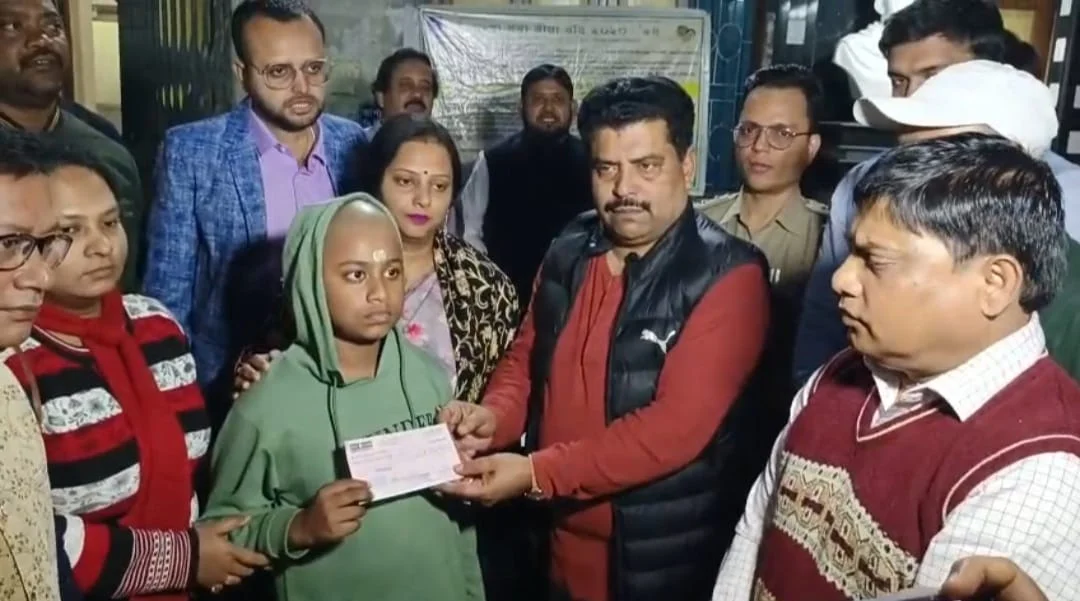 ইটভাটার চিমনি দুর্ঘটনা: মুখ্যমন্ত্রীর নির্দেশে  মৃত ৪ পরিবারের হাতে ২ লক্ষ, আহতদের ৫০ হাজারের চেক প্রদান