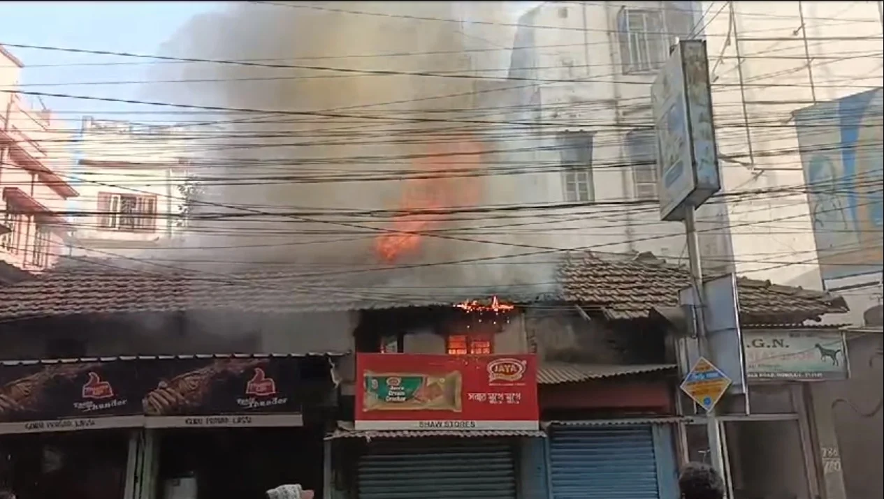 ফের অগ্নিকাণ্ড হাওড়ায়, ময়দান সংলগ্ন দোকানে আগুন