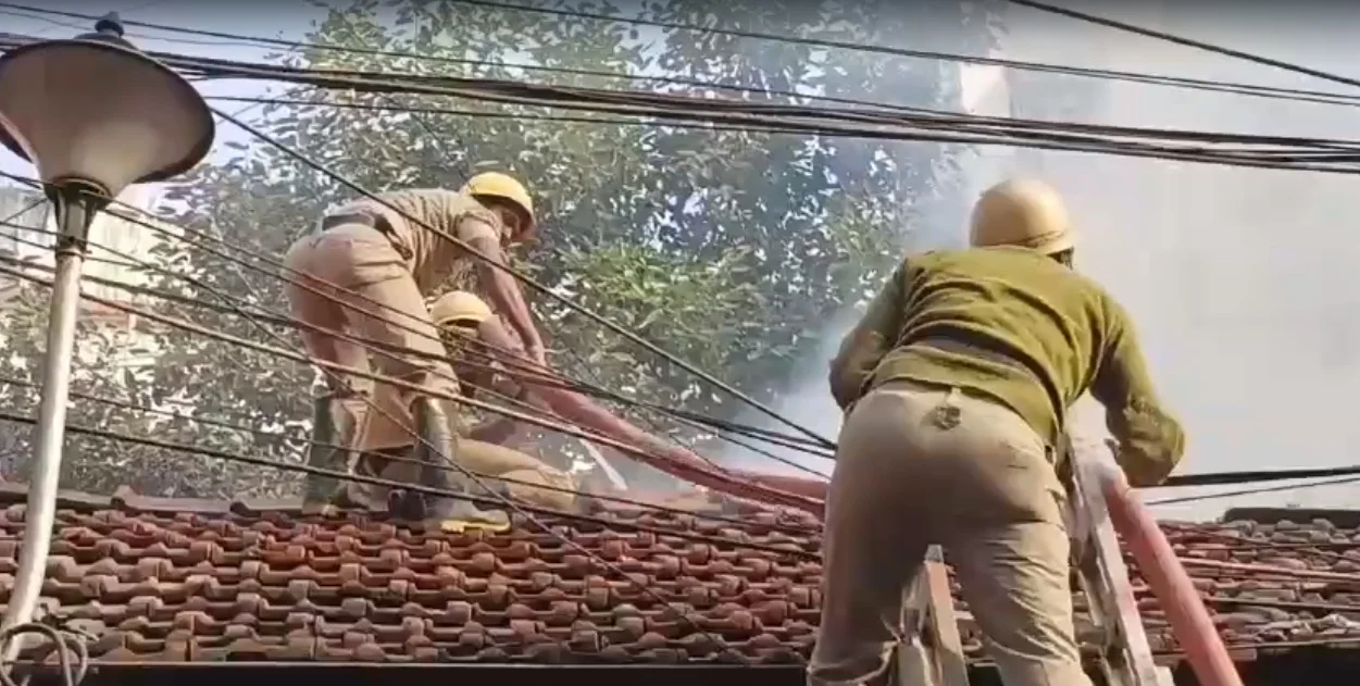 ফের অগ্নিকাণ্ড হাওড়ায়, ময়দান সংলগ্ন দোকানে আগুন