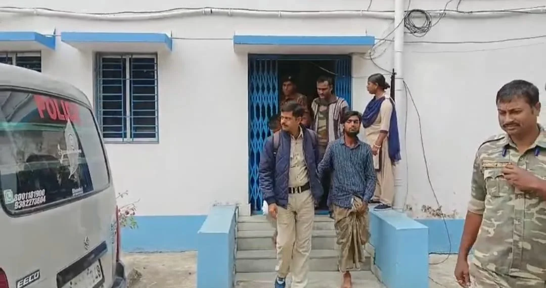 সীমান্তে দালাল সহ তিন বাংলাদেশী গ্রেফতার, ধৃতদের আদালতে পেশ