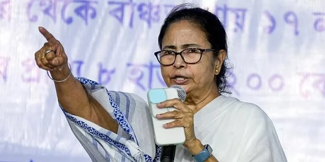 ১৭ ডিসেম্বর দিল্লিতে মহুয়ার বহিস্কারের বিরুদ্ধে প্রতিবাদ জানাবেন মমতা