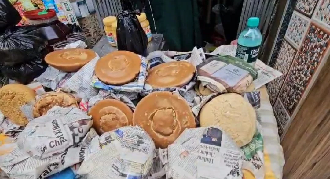 বড়দিনের টাকিতে পর্যটকদের কাছে বাড়তি পাওনা নলেন গুড়, খেজুরের রস